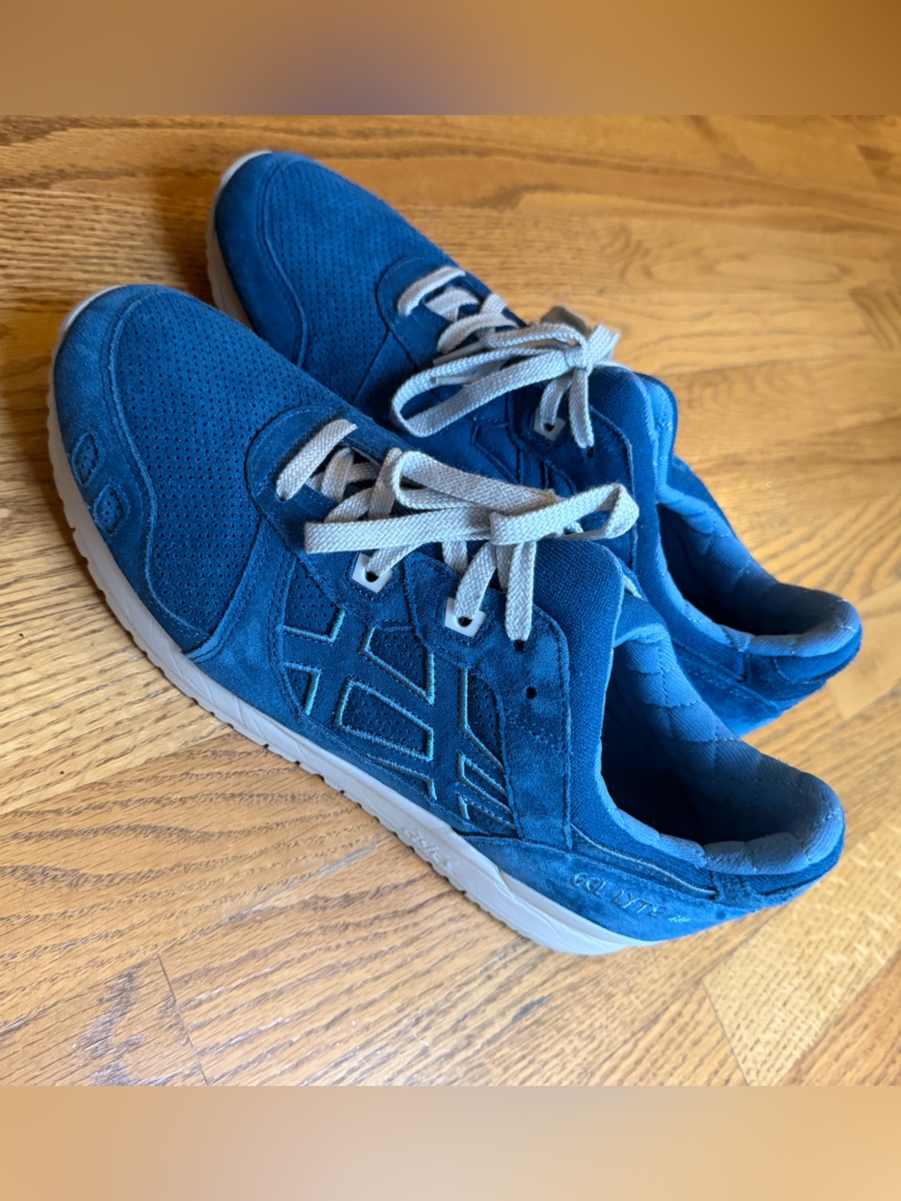 Men’s ASICS Gel Lyte III Blue Athletic Sneakers with White Soles